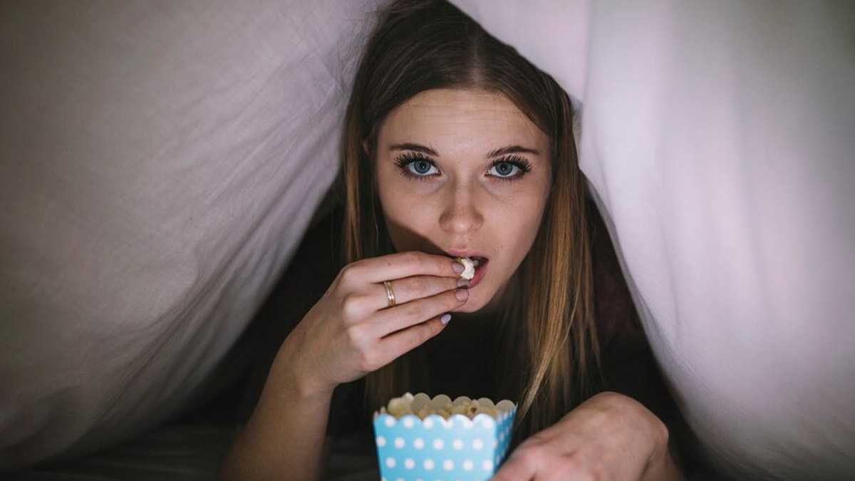 How Midnight Snacking and Fast Food Overconsumption Can Affect a Teenager